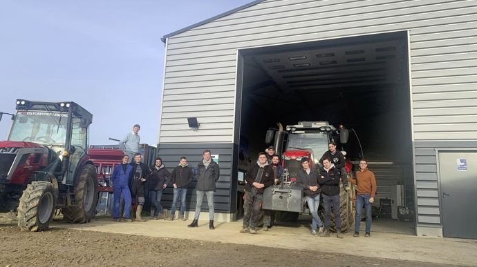 [] « Construire sa machine et la voir évoluer dans les champs, c’est une fierté »