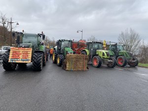 Manifestation de la Coordination rurale ce jeudi matin à Roquefort sur Soulzon pour demander une révision des prix du lait de brebis