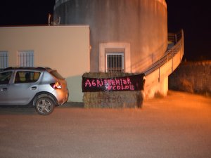 Près de Nîmes, une action des agriculteurs à l’Office national de la chasse et de la faune sauvage