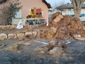 Du fumier devant l’OFB à Mende : les propos d’un agent provoquent la colère des Jeunes Agriculteurs