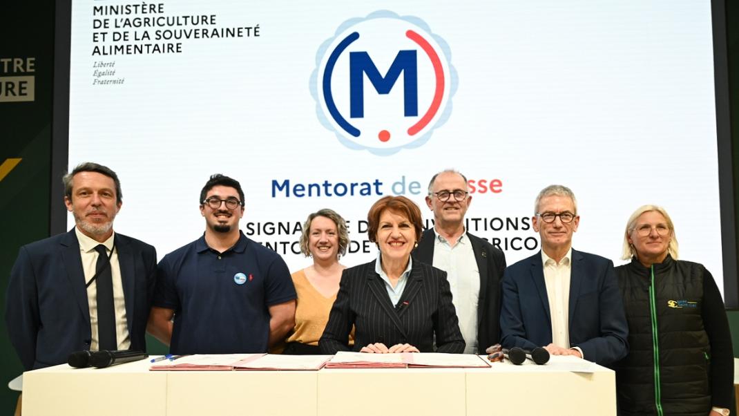 #SIA2025 – Enseignement agricole : 19 nouvelles conventions de mentorat de classes agricoles signées par des binômes établissements d’enseignement / entreprises