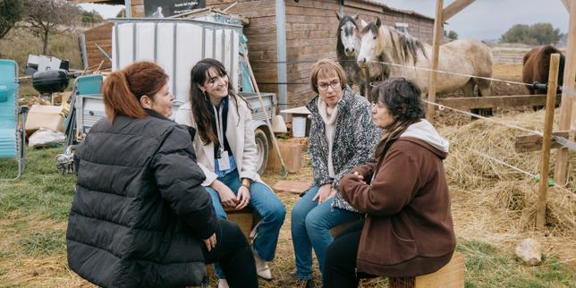 Dans le Languedoc, une ligne téléphonique et des initiatives locales pour sortir les agricultrices de l’isolement