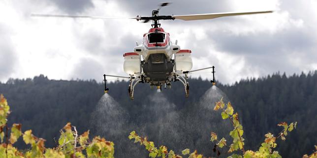 Pesticides : les épandages par drones autorisés en France pour les substances « à faibles risques »
