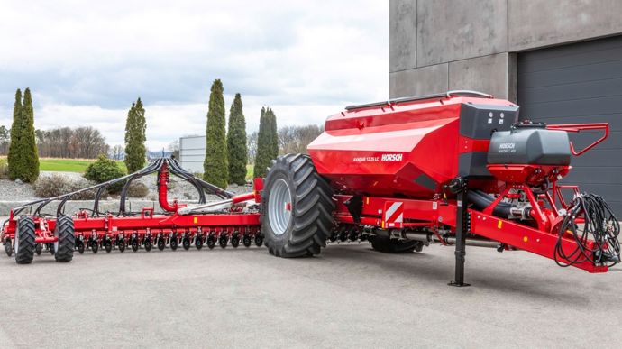 Horsch dote son semoir Avatar d’une trémie gigantesque de 9 400 litres