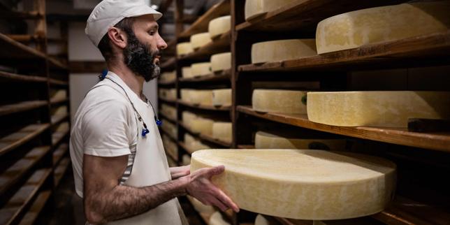 #TouchePasAuComté : au-delà de la polémique, quel est l’impact environnemental de ce fromage ?