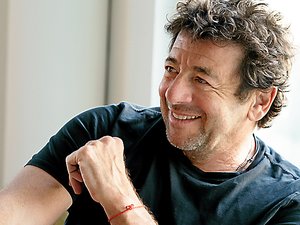 « Essayer de surprendre, être là où on ne m’attend pas » : les confidences de Patrick Bruel sur ses projets guidés par la passion