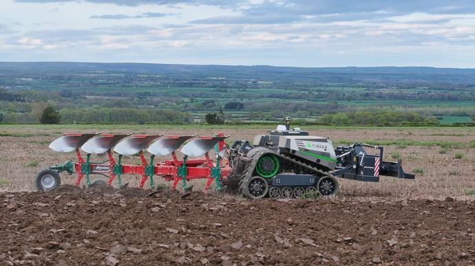 Un robot laboure 20,8 ha en 24 h, un record pour une machine autonome