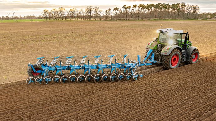 Lemken intègre un rouleau packer à sa charrue Diamant 18