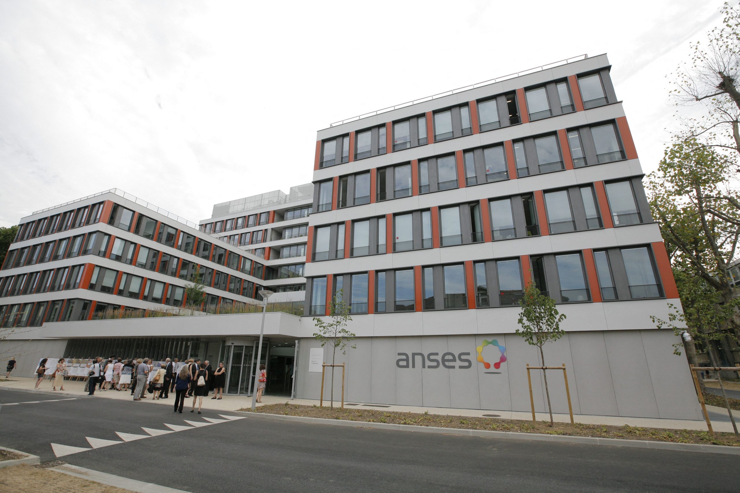 Après la loi Duplomb, le gouvernement passe par la fenêtre pour fissurer l’indépendance de l’Anses