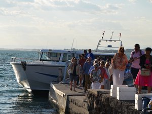 Au large du Cap d’Agde, les vignerons ont réuni 150 personnes pour une soirée sur le fort de Brescou
