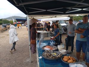 La 12e édition d’Ostrea Fiesta a bien eu lieu mais elle n’a pas pu passer entre les gouttes, au Barrou