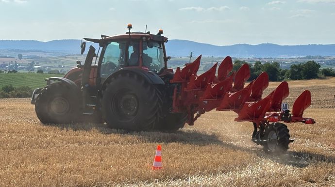 Kuhn lance la charrue Master M, « l’héritière » de la 153