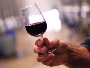Rougeurs, nez bouché… et si vous étiez intolérant au vin rouge ?