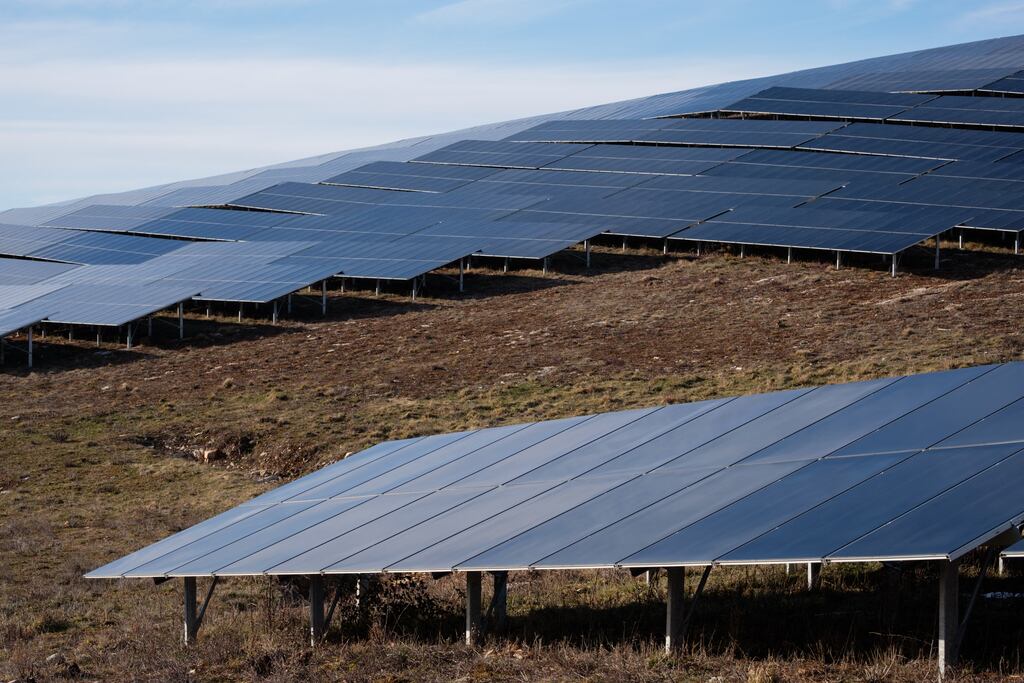 «On nous dit “Alors les écolos, vous êtes contre l’énergie verte ?“» : dans l’Aude, l’inquiétude autour d’un méga projet de centrale photovoltaïque 
