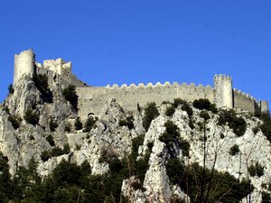 LIGNES OUVERTES Châteaux cathares : « Faut-il changer la croix occitane par la fleur de lys ? », s’interroge Claude Vialade