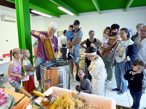 Au pôle culturel et scientifique de Rochebelle, le miel et les abeilles attirent un nombreux public