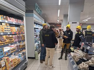Après les fast-foods, les agriculteurs de la Coordination rurale de la Lozère au supermarché pour constater l’origine des produits vendus