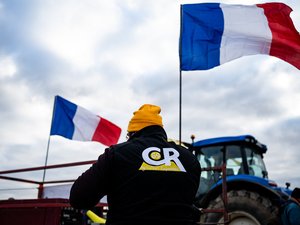 Colère des agriculteurs : barrage filtrant sur « l’axe routier le plus fréquenté » de France… à quoi s’attendre ce lundi ?