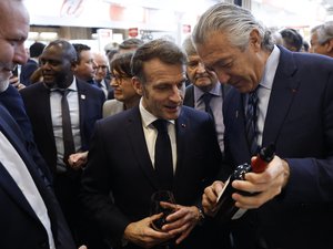 Dégustation chez Gérard Bertrand, cuvée gardoise « For sure »… Au salon Wine Paris, Emmanuel Macron a mis en lumière les vins du Languedoc