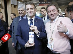 « Avec ça, on peut relancer le rosé aux États-Unis ! » Une cuvée « For sure » présentée au président Macron par un vigneron des Costières !